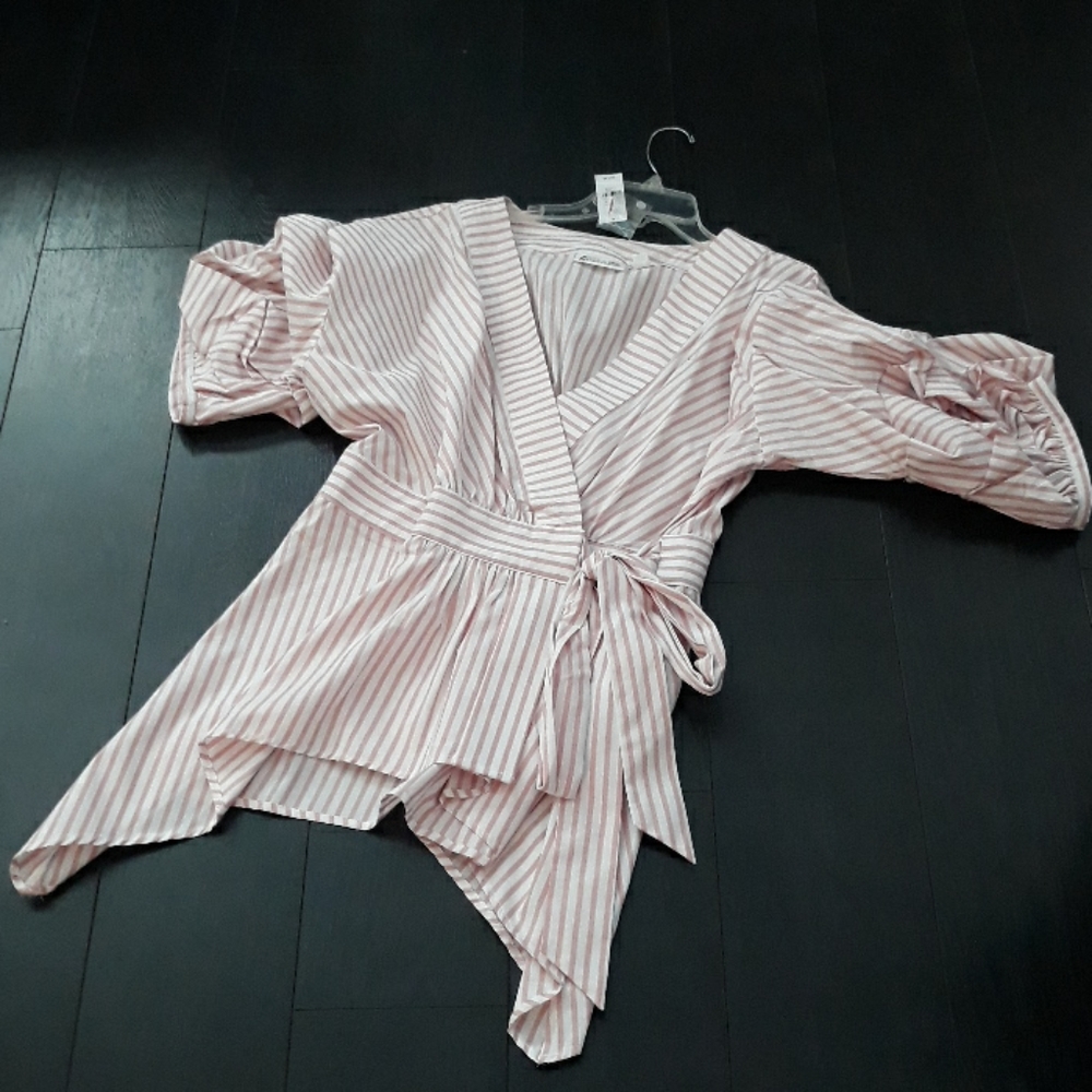 Adorable pink stripe hi/low blouse